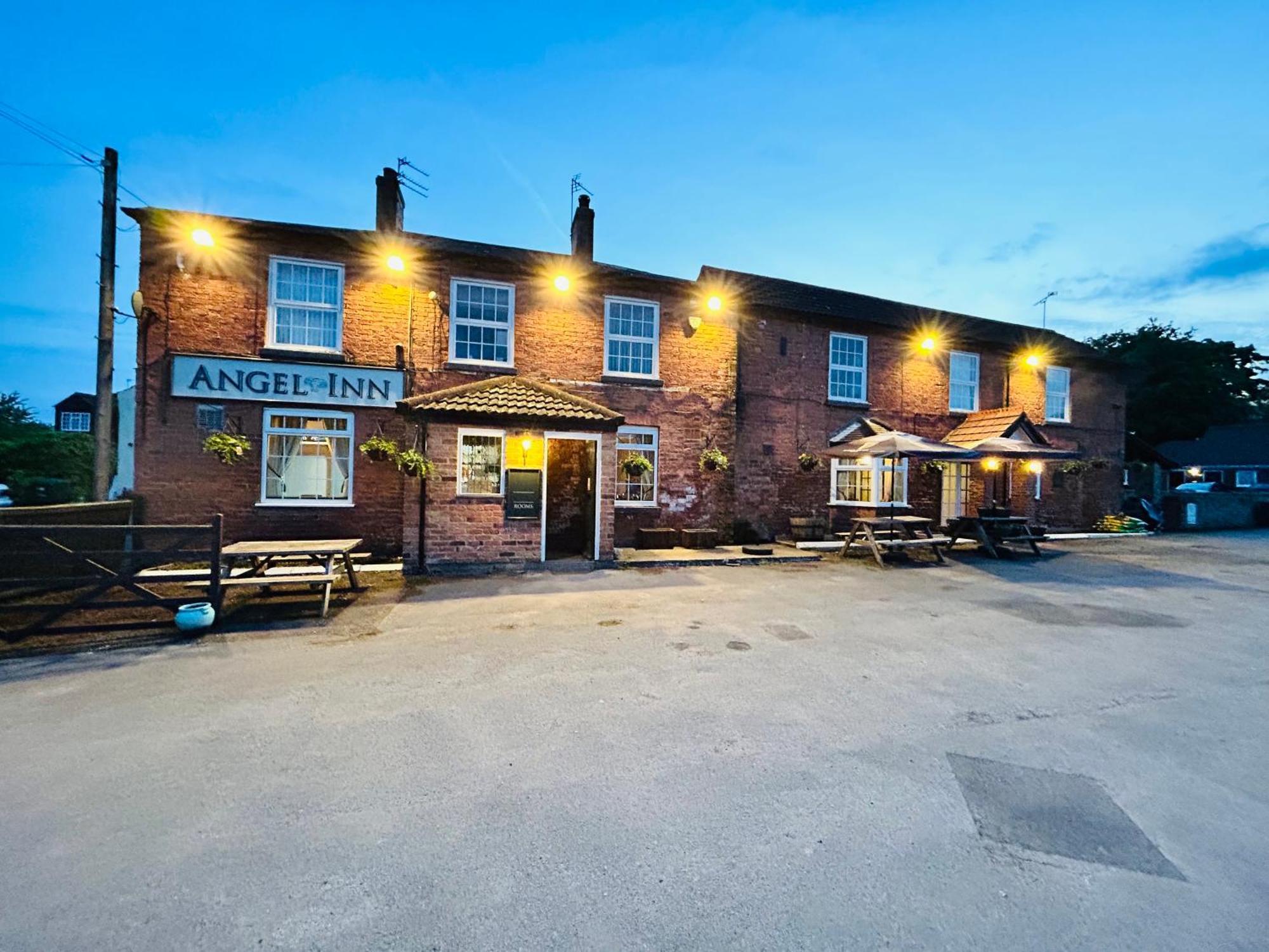 Angel Inn Misson Buitenkant foto